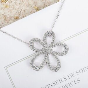 Van Cleef & Arpels Flower Necklace